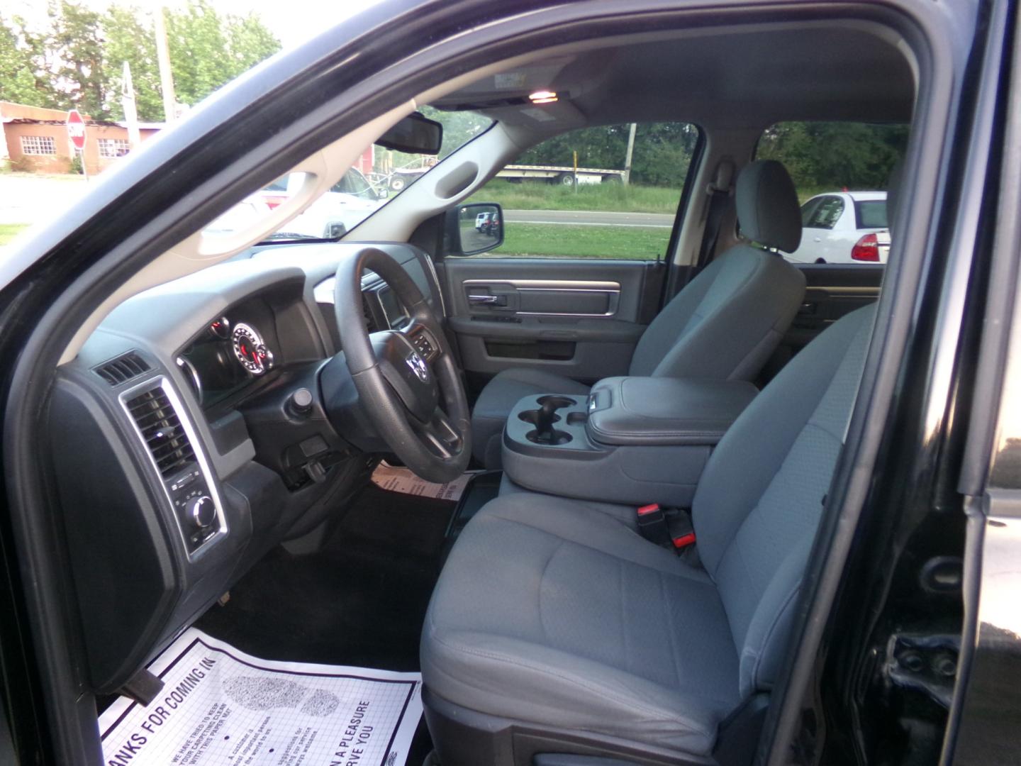2013 Black /Gray RAM 1500 SLT (1C6RR7LG6DS) with an 3.6L engine, 6-speed automatic transmission, located at 401 First NE, Bearden, AR, 71720, (870) 687-3414, 33.726528, -92.611519 - Photo#7